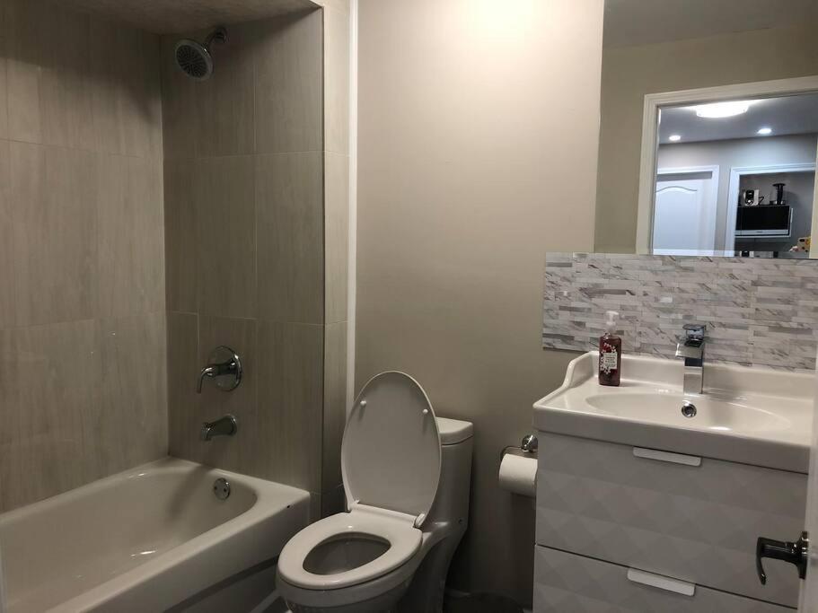 Entire Basement With 3 Bedrooms Niagara Falls Eksteriør billede