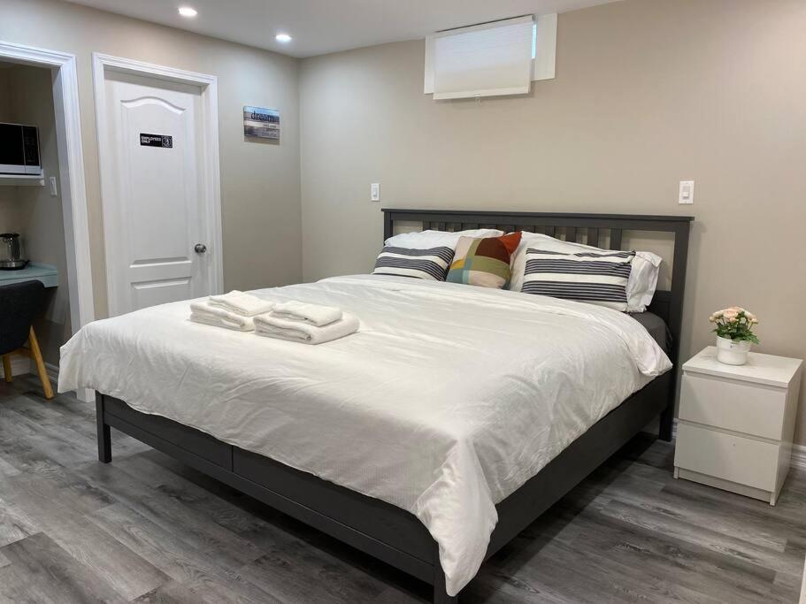 Entire Basement With 3 Bedrooms Niagara Falls Eksteriør billede